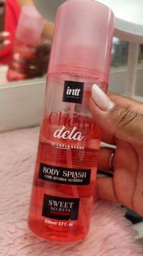 Click to view full screen Cheiro Dela Body Splash Intt- Aroma Sedutor By Carla Geane photo review